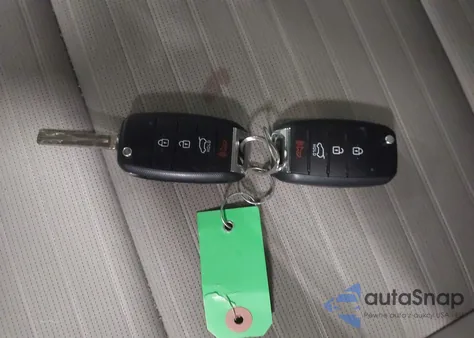 2020 Kia Sportage Lx z USA, uszkodzony, nr VIN KNDPMCAC9L7642533